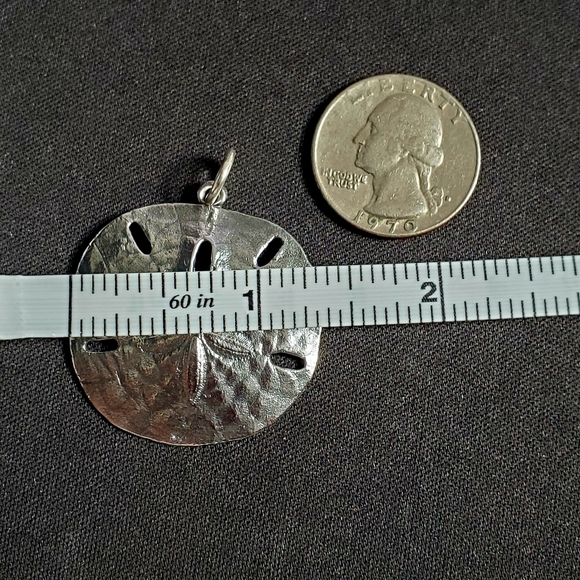 Retired James Avery Sand Dollar pendant - Picture 4 of 4